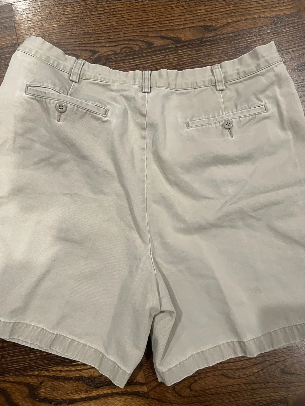 Vintage Men's Classic Pleated Chino Shorts in Khaki